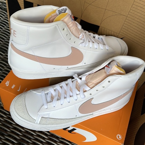 Nike W Blazer Mid ` 77 White / Pink Oxford - Black MEN`S - Picture 11 of 16
